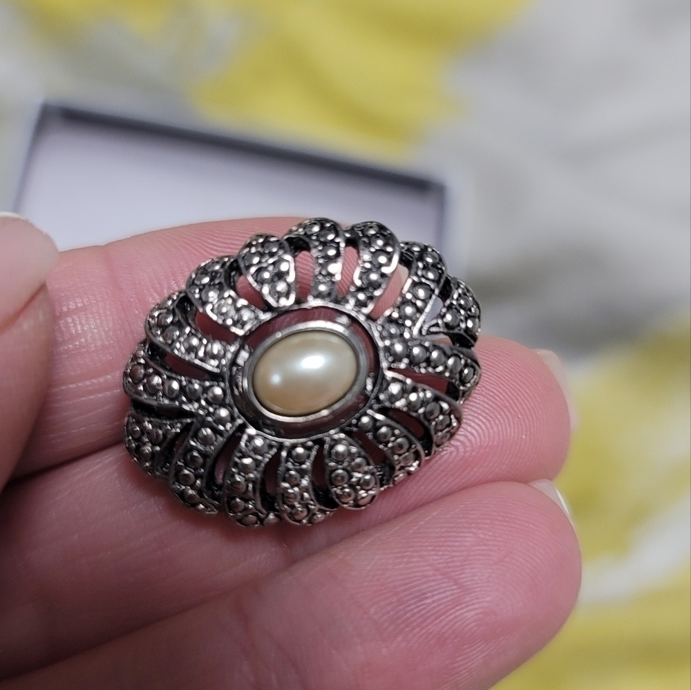 Cute Classic Earrings - Picture 3 of 9